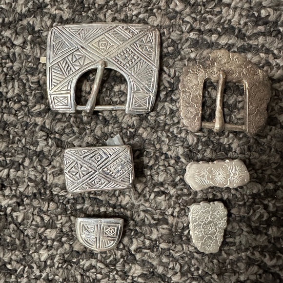 RARE COLLECTION of full grain leather belts from 1980s. - Picture 6 of 11